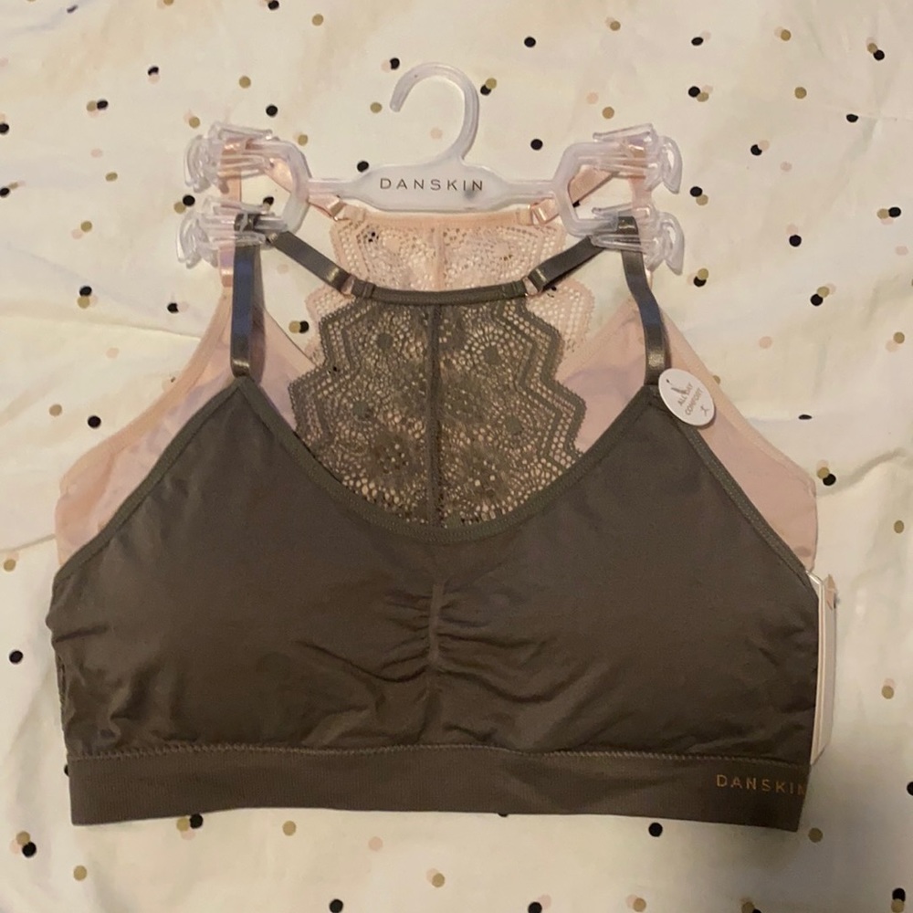 SOLD!!! NWT Danskin Seamless Bras (2)